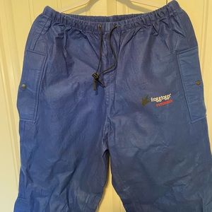 Frogg Toggs Outerwear Pants. Medium